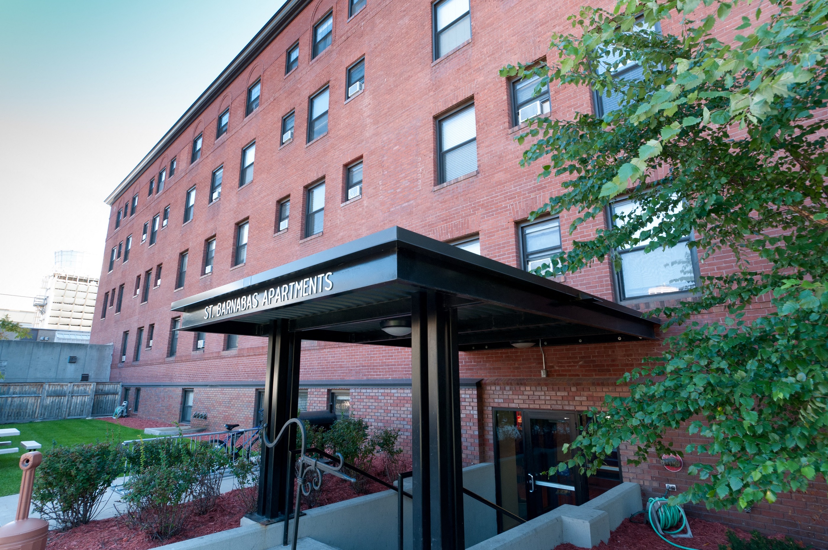 http://cdn.rentcafe.com/dmslivecafe/3/878333/Building 2.jpg